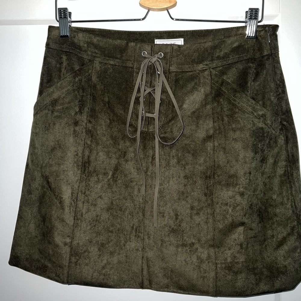Suede army green skirt size M